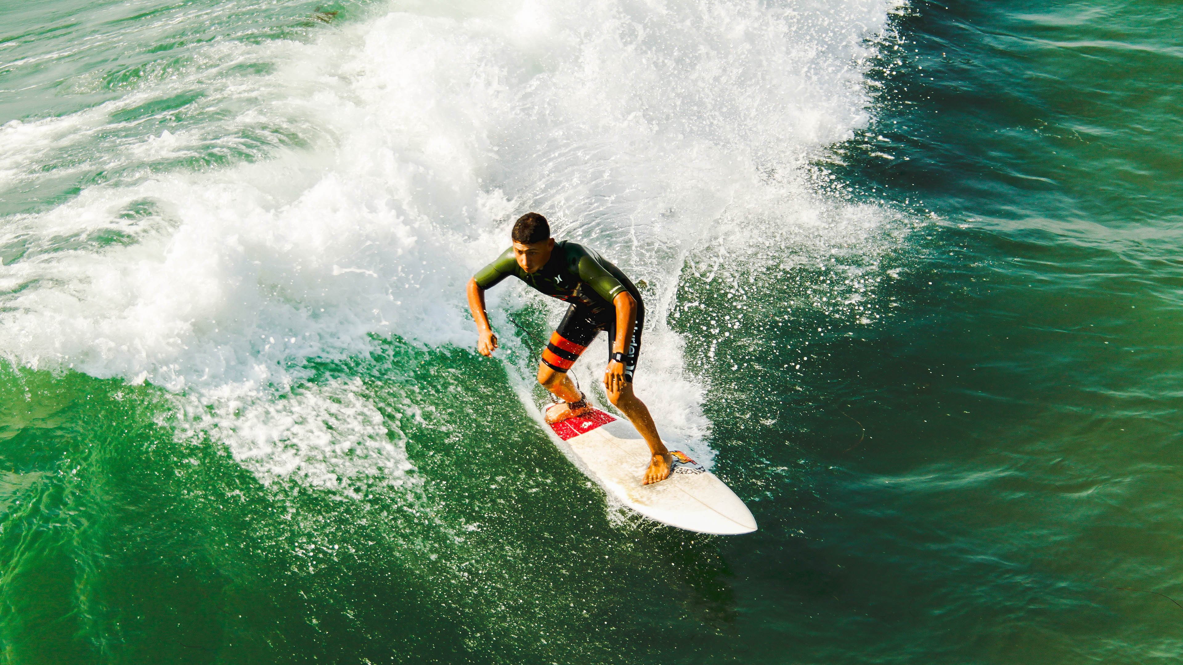 哈兰德连续五场比赛得分超过败北,德国队不断突破!比赛高潮迭起