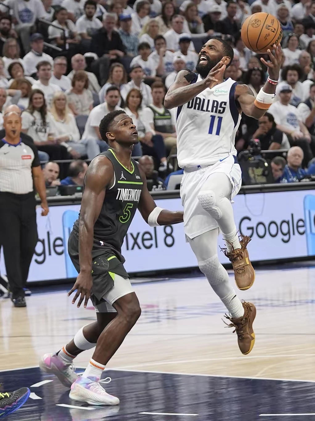 东契奇在MAD比赛中比分优势明显,大胜引发热议!(东契奇73分是哪场比赛)